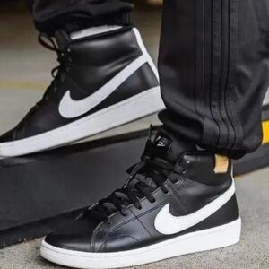 Nike Court Royale 2 Mid Black / White
Women Sz 11 CT1725 001